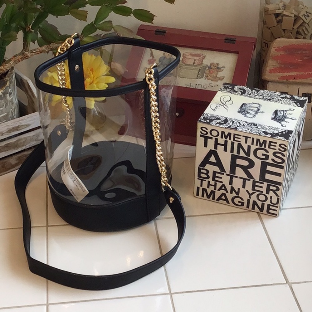 ‘Forever 21’ See-Thru Bucket Bag